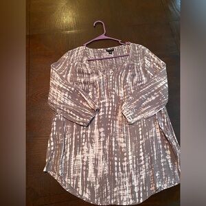 Torrid 00. Silky shirt.